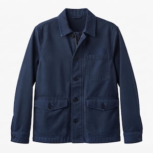 Peut inclure: Une veste bleu marine à manches longues dotée d'un col classique, d'une fermeture boutonnée sur le devant, d'une poche poitrine et de deux poches plaquées inférieures à rabats boutonnés. La veste présente des poignets boutonnés et un design uni.