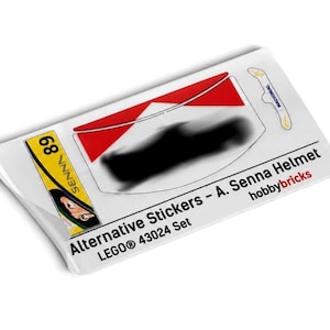 Peut inclure: Une feuille rectangulaire d'autocollants pour un ensemble LEGO 43024, avec le texte 'Alternative Stickers - A. Senna Helmet' et 'hobbybricks'. La feuille comprend un graphique rouge et blanc, une étiquette jaune 'SENNA 89' et un petit logo 'NACIONAL'.