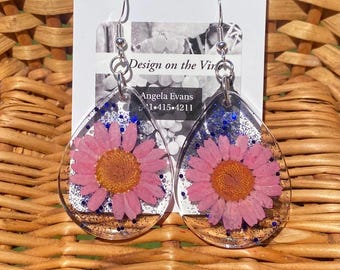 Pendientes florales de resina hechos a mano