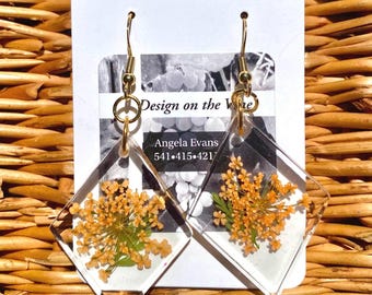 Pendientes florales de resina hechos a mano