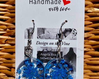 Pendientes florales de resina hechos a mano