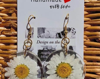 Pendientes florales de resina hechos a mano