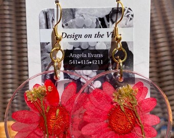 Pendientes florales de resina hechos a mano