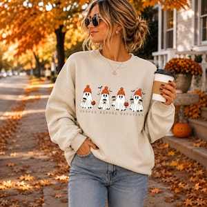 Coffee Before Haunting Sweatshirt, Halloween Sweater Damen, Spooky Coffee Pullover, Fall Ghost Sweatshirt, Herbst Pullover Geschenk