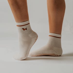PikeFit Hot Dawg White Quarter Crew Non Slip Grip Socks | Embroidered dog