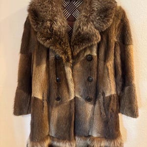 Abrigo de invierno de lujo para mujer, estilo vintage, con patchwork de auténtica piel de visón y cuello tipo chal de auténtica piel de zorro.