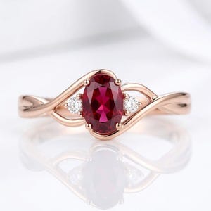 Rubinring aus dem Labor, ovaler Rubin-Verlobungsring, Ring mit gedrehtem Unendlichkeitsschliff, Verlobungsring mit Diamantakzent, Geburtsstein-Geschenk für Juli