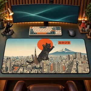 Catzilla Schreibtischunterlage | Mauspad mit riesiger Katze und Tokio-Skyline, japanische Gaming-Schreibtischunterlage, Tastaturunterlage mit Berg-Fuji-Motiv, Retro-Schreibtischunterlage aus Japan