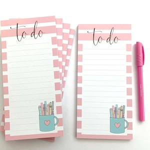 Bloc-notes illustré pour faire liste, bloc-notes DL avec tasse pen sur fond rose, bloc-notes de bureau, liste DL To Do, NTP_DL01