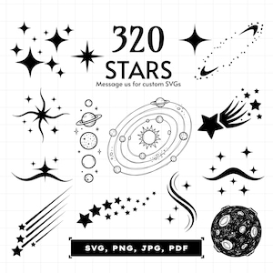 Op de afbeelding: Een digitale collectie van 320 zwart-witte hemelse afbeeldingen, waaronder diverse stervormen, planeten, een zonnestelseldiagram, een maan en vallende sterren. De afbeelding bevat de tekst 320 STARS, Message us for custom SVGs en SVG, PNG, JPG, PDF.