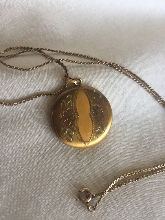 Vintage Locket//Round Locket//Gold Locket