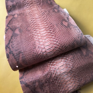 Couro de cobra genuíno, couro exótico para projetos de artesanato.