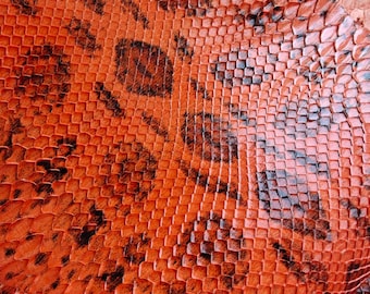 Pomarańczowa skóra węża – oryginalny, egzotyczny materiał do rękodzieła
