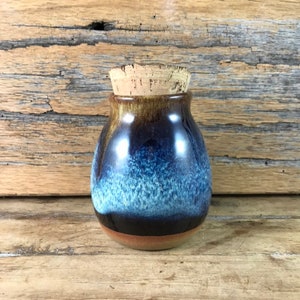 Custom Ceramic Pet Urn, Stoneware Cremation Vessel with Cork Bild 5