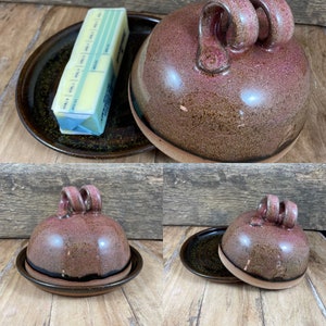 Burriera in ceramica / Piatto ricoperto in ceramica fatta a mano color malva / Gres smaltato al cioccolato e lampone / Piatto Brie / Piatto ricoperto per palline di formaggio