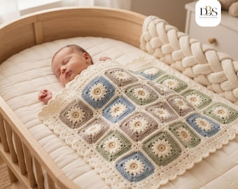 Puede incluir: Una manta de bebé tejida a ganchillo a mano con un patrón de motivos cuadrados con centros de flores de margarita en tonos verde salvia, azul polvoriento y crema. La manta tiene un borde festoneado color crema sobre un bebé durmiendo.