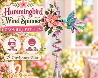 Puede incluir: Un patrón de ganchillo para un móvil de colibrí que incluye un colibrí colorido, flores rosas y blancas, hojas verdes, una cola en espiral y una borla multicolor. El texto dice Hummingbird Wind Spinner CROCHET PATTERN.
