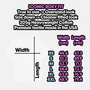 Pode incluir: Uma tabela de tamanhos de camiseta branca com o texto ICONIC BOXY FIT, True to size -> Oversized look, Size down -> Cleaner fitted look, 205g Heavyweight Cotton, Premium textile made in the USA, com medidas de largura e comprimento em cm para tamanhos XS a XXL.