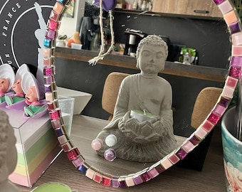 The mirror with the pink outline