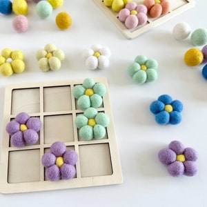 Spring Tic Tac Toe Set - Daisy Easter Basket Gift - Wool Daisy Flowers or Felt Ball Pieces - Pastel Floral Wooden Board Game for Kid Present