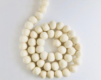Customizable White 2.5 cm Felt Ball Garland - Neutral Christmas Tree Trimmings - All Holidays Seasonal Banner - Touching Poms or Spaced Out