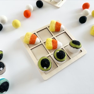 Halloween Tic Tac Toe Set - Trick or Treat Gift - Wool felted eye balls or candy corn or Felt Ball Pieces - Wooden Board Game for Kids Play