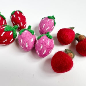 Strawberry Stem Hat - Etsy display picture 3