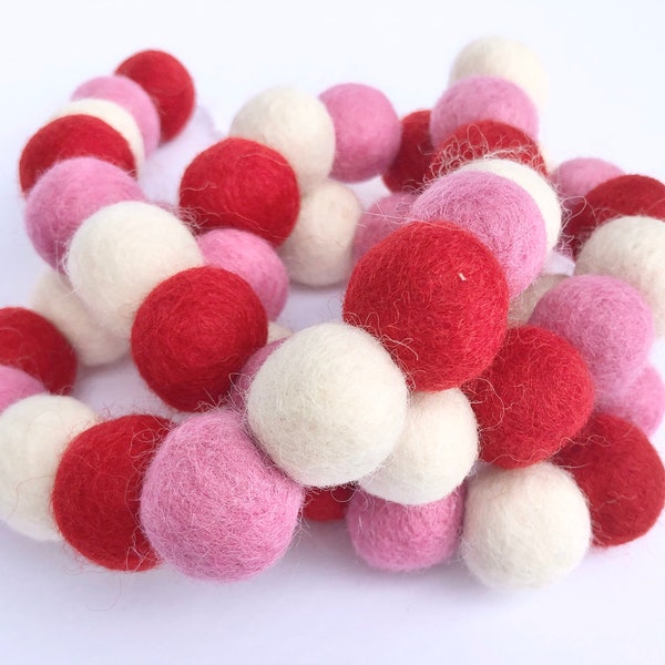 Valentine's Day Felt Ball Garland - Red Pink White pom pom banner - Customizable Valentine Party Classroom Party Bunting - Bakers Twine VDay