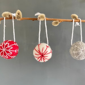 Felt Ornament w/ Stitched Snow Flake - Scandinavian Wool Snowflake Bauble - 3 cm Grey White Red Scandi Christmas Holiday - Handmade Waldorf
