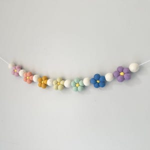 Customizable 7 Rainbow Daisies Garland - Bright Pastel Summer Floral Felt Ball Bunting - Seasonal Flowers Banner - Felted Wool Wall Decor