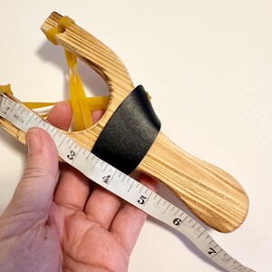 Wood Slingshot & 24 felt balls - Army Ammo or Choose Colors for FREE - Kids Stocking Stuffer, Family Game Night, Catnip Toy Bild 8