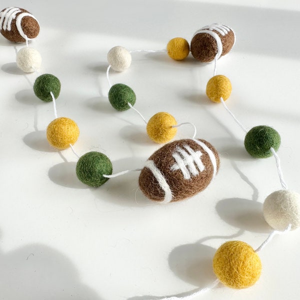 Customizable Wool Football Fan Garland - Felt Foot Ball Bunting - Fall Winter Sports Banner - Match Pro College or High School Team Colors