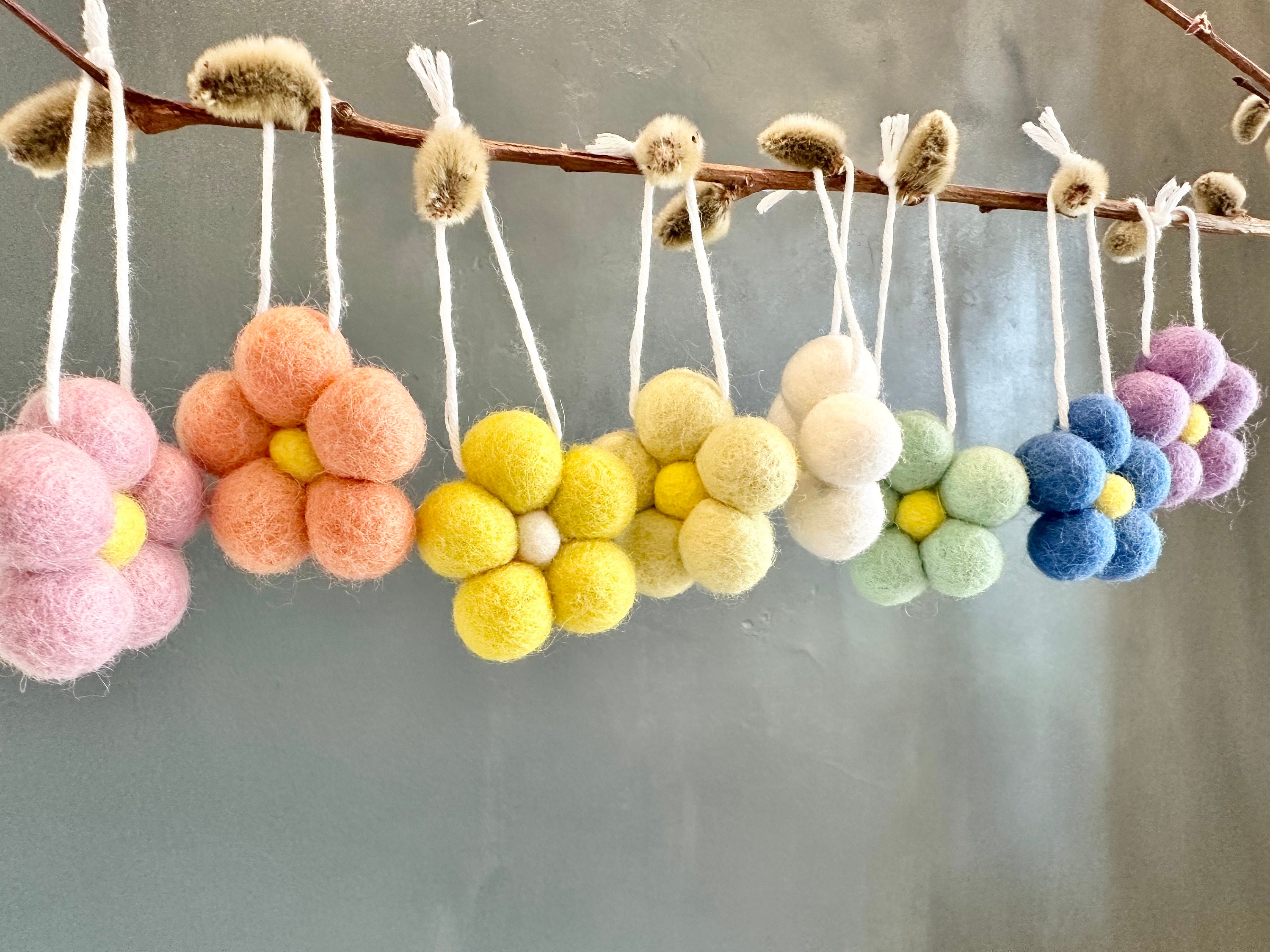 Choose your Color Daisy Ornament - 1 Wool Felt Daisy Flower for Floral Art Garlands, Mobiles, Spring & Summer Ornament - Sold Individually
