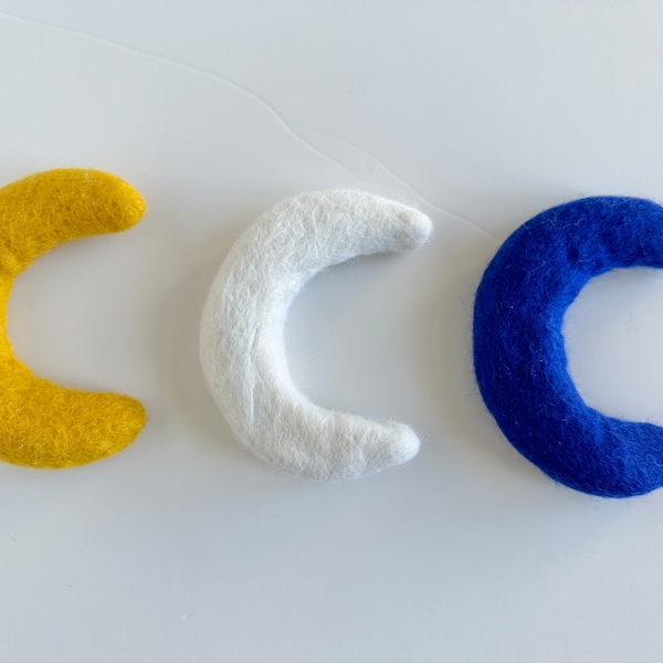 Solid felt wool 8cm Moon Kicker Toy - Hand-Felted Fiber boomerang for cats and kittens - Optional FREE catnip oil spray - 1 Premium Plushie