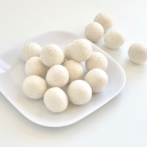 White Felt Balls - 2.5 cm felted wool balls for holiday crafting - Wholesale Bulk Felt Poms - DIY All White Nursery Garland - Wool Poms Only