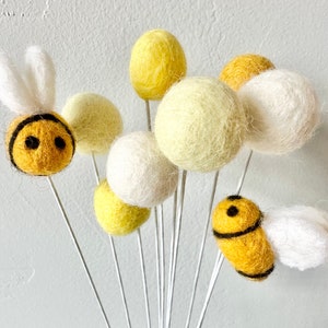 Customizable Bumble Bee Felt Bouquet - Soft Yellow Felt Ball Flowers with Bees - Tall Wool Faux Craspedia - Garden Stems in White or Green