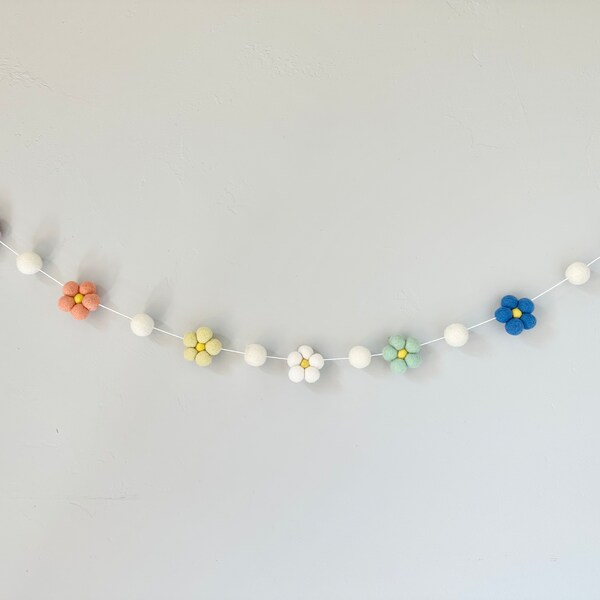 Customizable 7 Rainbow Daisies Garland - Bright Pastel Summer Floral Felt Ball Bunting - Seasonal Flowers Banner - Felted Wool Wall Decor