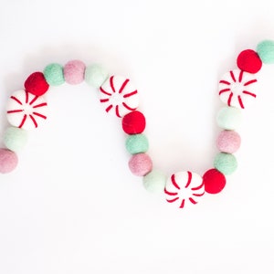 Customizable Retro Christmas Peppermint Candy Garland - Fun Felt Ball Mantel Bunting - Mint Holiday Banner - Felted Peppermint Paddy Strand