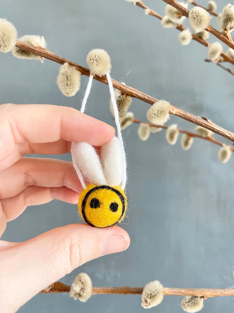 Kussiny, 60 Pcs Yellow Mini Crafts Ball Felt Bees Wool Felt Bumble Bee Plush For DIY Crafts