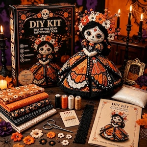 Puede incluir: Un kit de manualidades para una muñeca de patchwork del Día de los Muertos que incluye una muñeca terminada con tocado floral y vestido de mariposas, telas, hilos, agujas, tijeras, encaje y un manual de instrucciones en una caja negra.