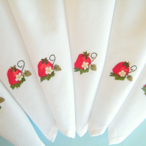 Set of 8 white cotton napkins with hand embroidered design