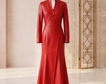 Rotes Lederkleid für Damen, Qipao-inspiriertes Maxikleid mit Stehkragen, langer Mantel aus Schafleder mit Froschknöpfen, Cheongsam-Stil, Mondneujahr