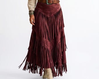 Burgunderfarbener Wildleder-Maxirock mit Fransen, Western-Stufenrock mit Fransen, Boho-Cowgirl-Rock, Outfit für Country-Konzerte, Rodeo-Festival-Rock