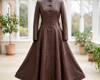 Damen-Mantelkleid aus schokoladenbraunem Leder, langes Maxikleid mit Stehkragen, Froschknöpfen und Korsettrücken, echtes Schafleder