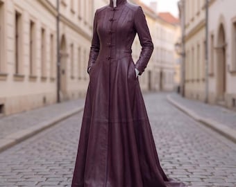 Damen-Ledermantelkleid in Pflaumenfarbe, langer lila Ledermantel, Maxi-Mantel mit Stehkragen und Froschknopfleiste, Schafleder, Weihnachtsfeier, Geschenk für Sie