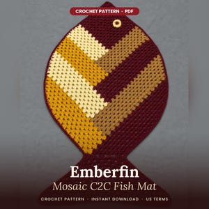 Könnte beinhalten: Eine Häkelanleitung als PDF mit dem Titel Emberfin Mosaic C2C Fish Mat. Das Bild zeigt eine fischförmige Matte mit einem diagonalen Streifenmuster aus bordeauxrotem, senfgelbem und cremefarbenem Garn sowie einem kreisförmigen Auge.