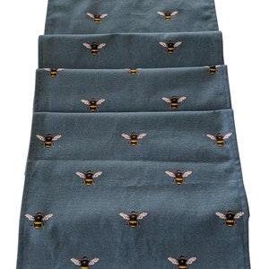 Caminho de Mesa 39&quot;-98&quot; 100-250 cm - Clarke and Clarke Bumble Bee Denim Azul
