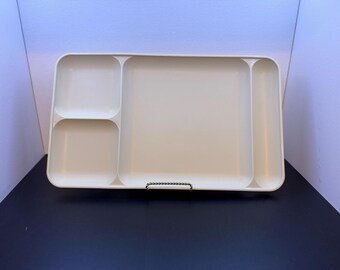 Vintage Tupperware #1535 Divided Dining Tray – Retro Luncheon, TV Dinner & Picnic Tray