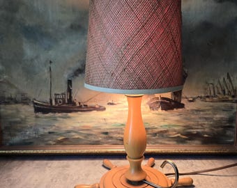 Lámpara de timón de barco vintage de madera y latón, decoración náutica o de playa