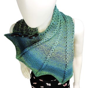Dragon Wing Cowl Knitting Pattern Intermediate Worsted Yarn Knit Jacob&#39;s Ladder Stitch PDF